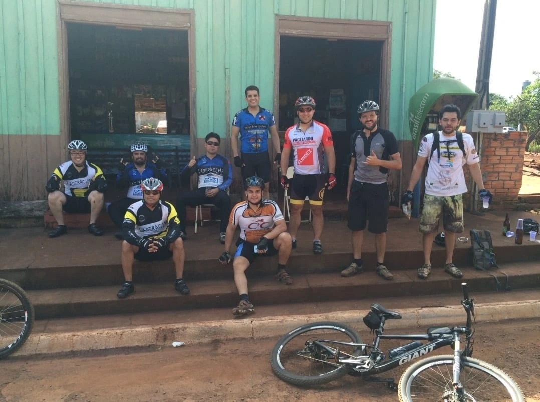 Grupo Laderacima reunido após o pedal